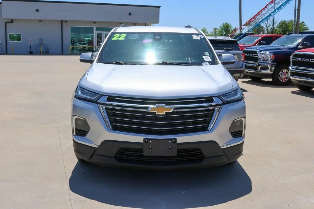 Used 2022 Chevrolet Traverse 3LT with VIN 1GNEVHKW4NJ147843 for sale in Bartlesville, OK
