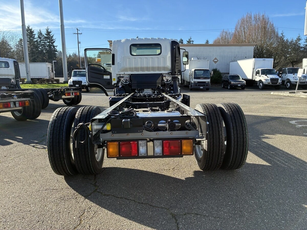 2026 Isuzu NRR — photo 4