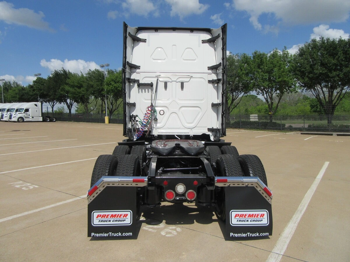 2023 Freightliner Cascadia - image 8