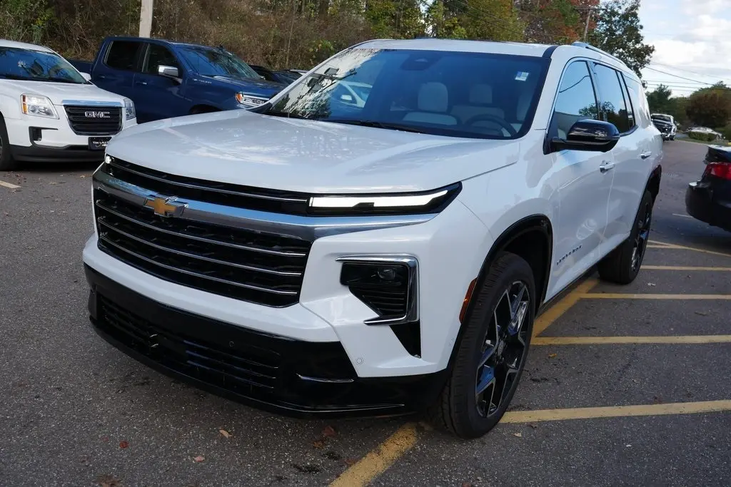 2026 Chevrolet Traverse High Country photo 2
