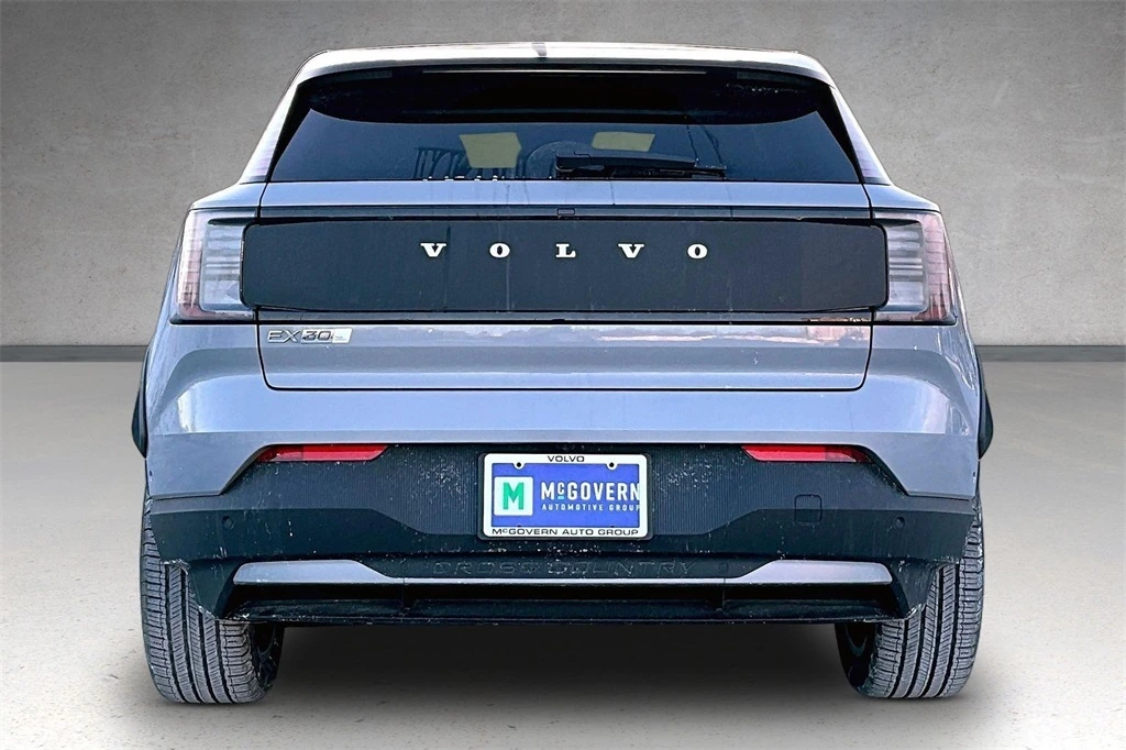 2026 Volvo - image 4