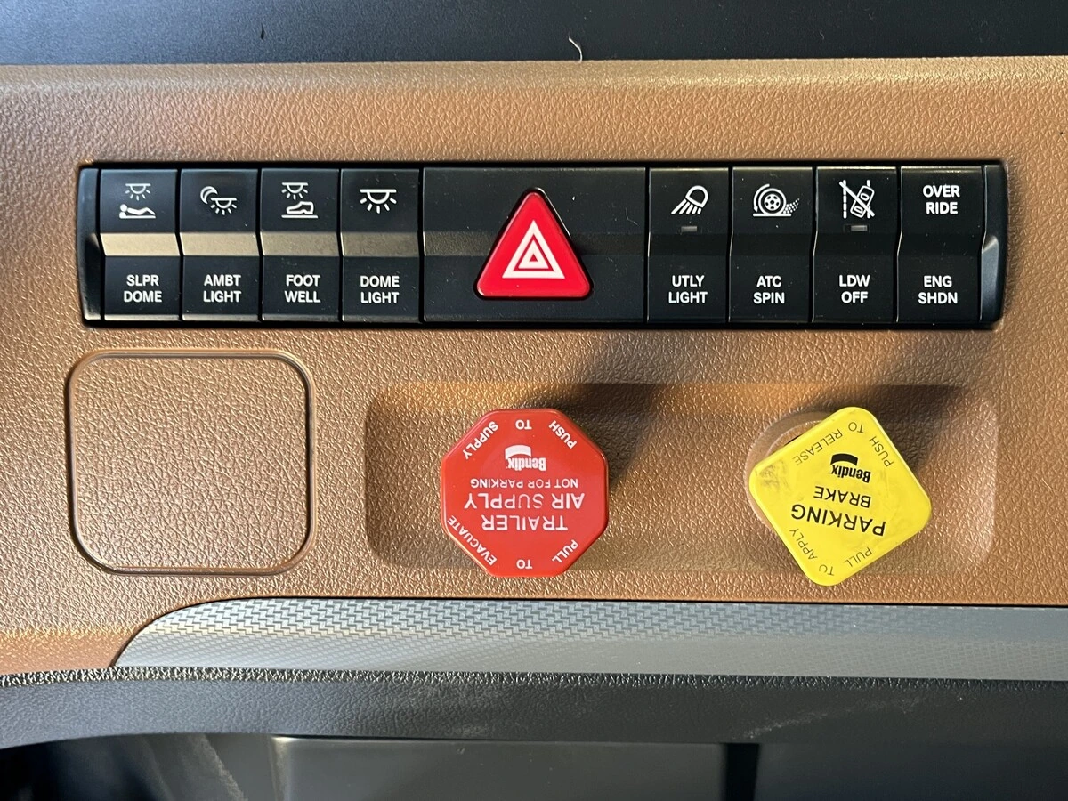 2022 Freightliner Cascadia - image 24