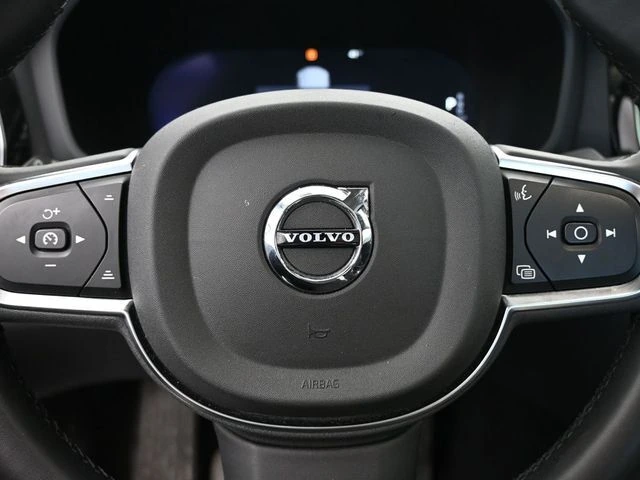 2025 Volvo - image 29