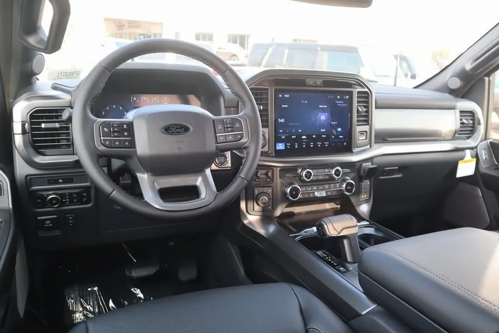 2025 Ford F-150 Lariat photo 2