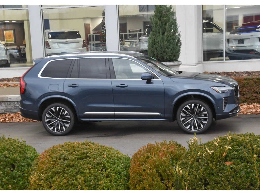 2026 Volvo - image 3