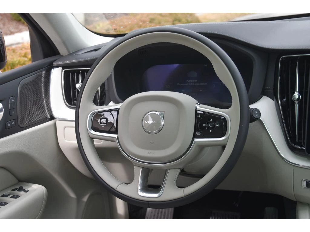 2026 Volvo - image 14