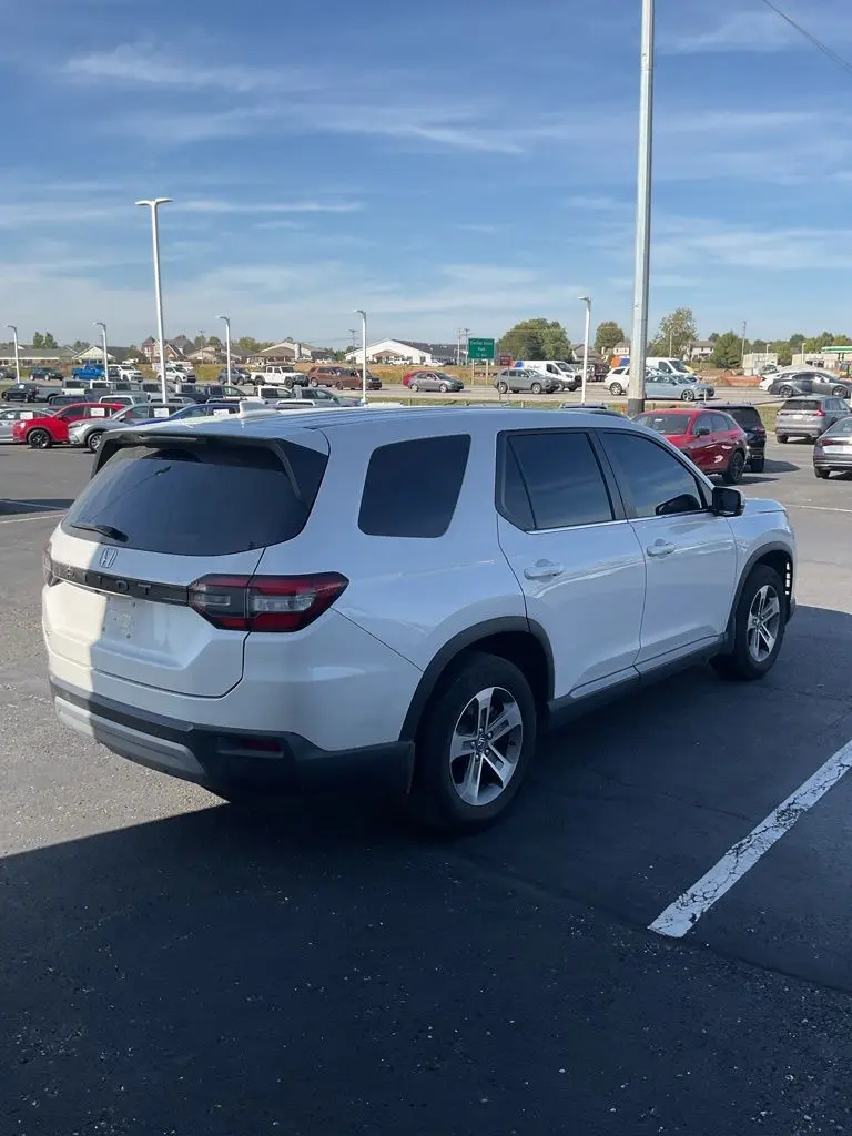 2025 Honda Pilot EX-L photo 4