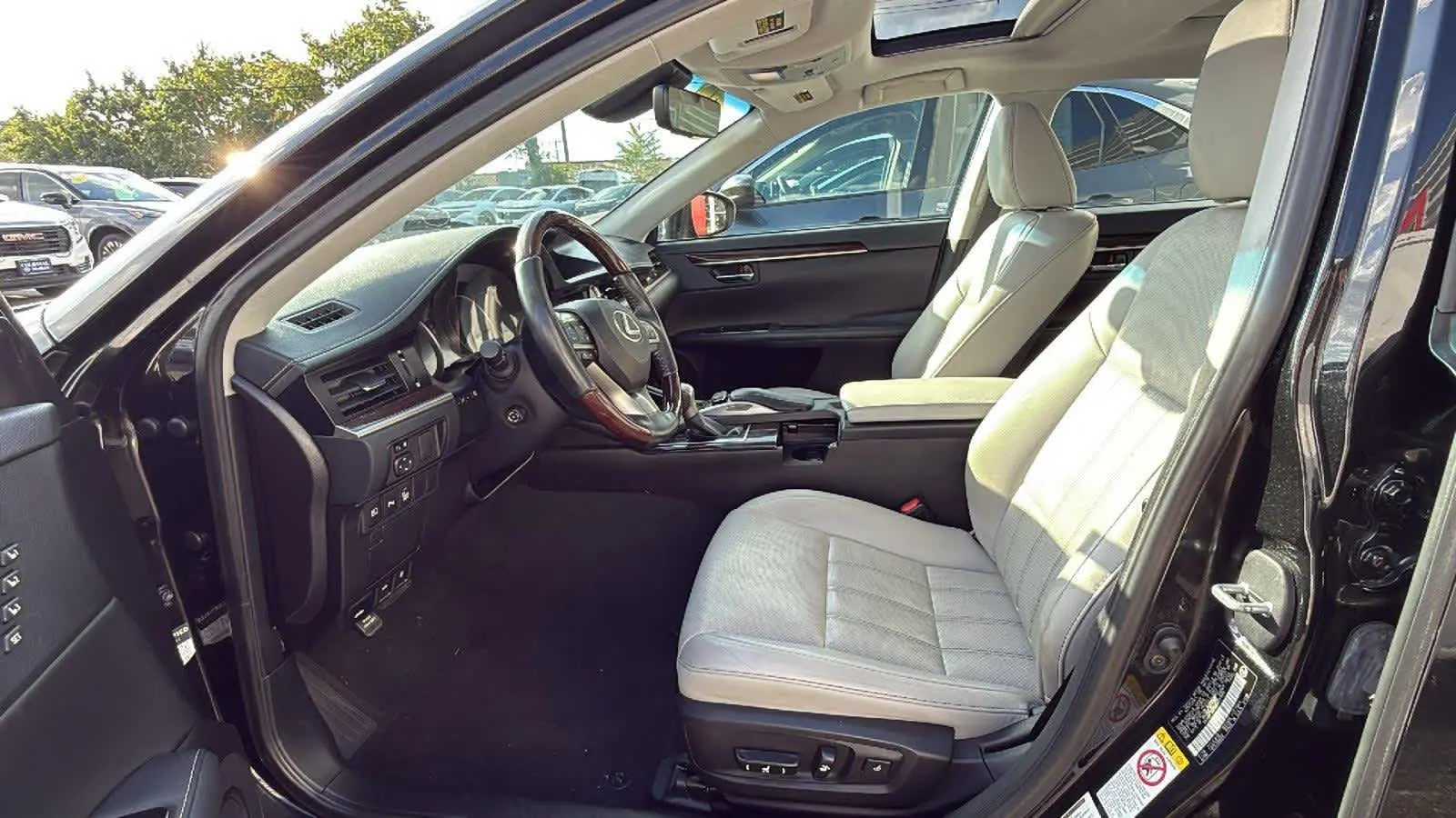 2016 Lexus ES 350 photo 18