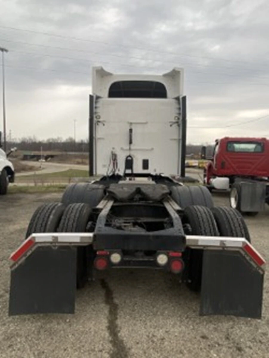 2020 Peterbilt 579 - image 4