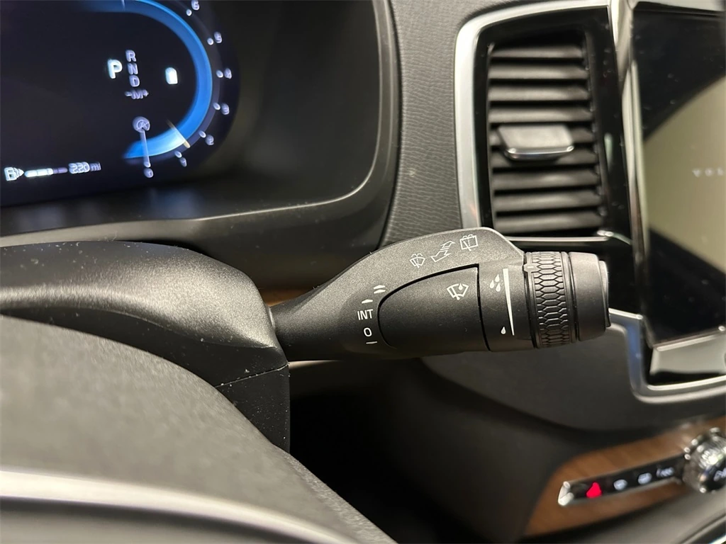 2023 Volvo - image 17