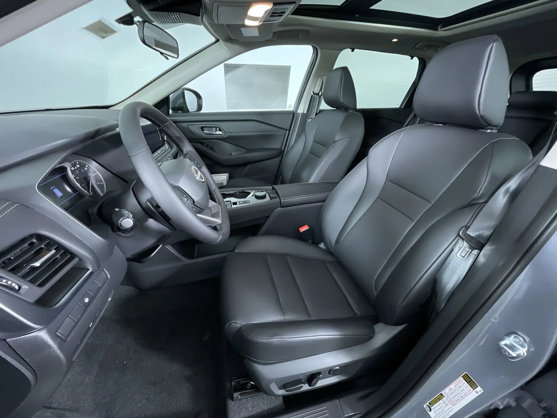 2026 Nissan Rogue SV photo 9