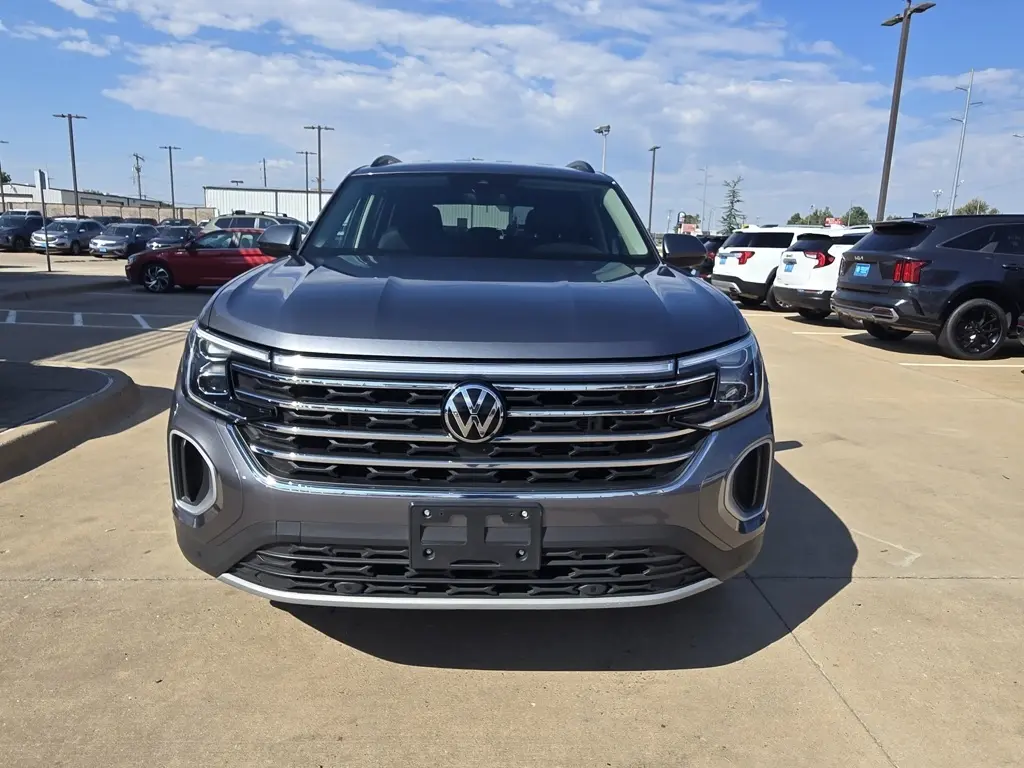 2024 Volkswagen Atlas SE Technology photo 2