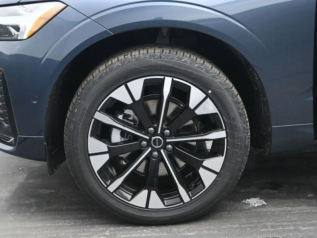 2026 Volvo - image 28