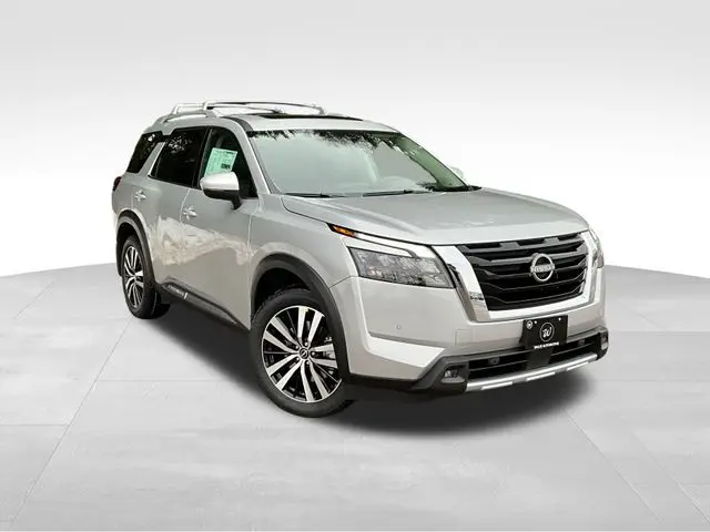 2025 Nissan Pathfinder Platinum's photo