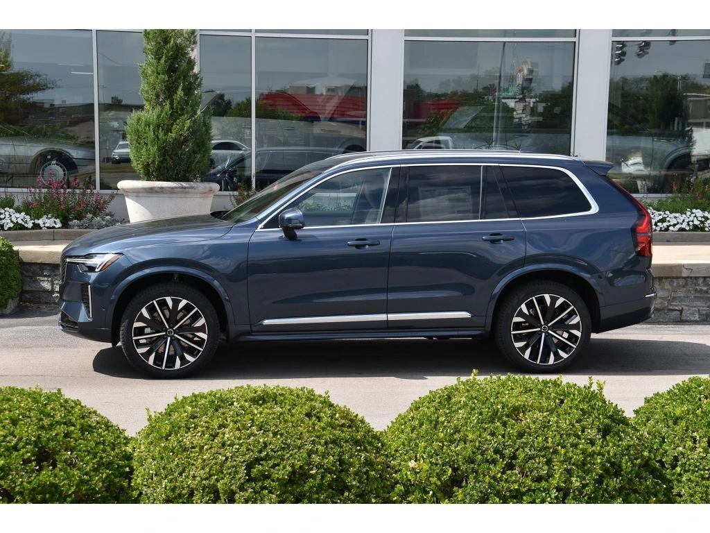 2026 Volvo - image 7