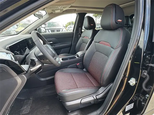2026 Nissan Kicks SR photo 15