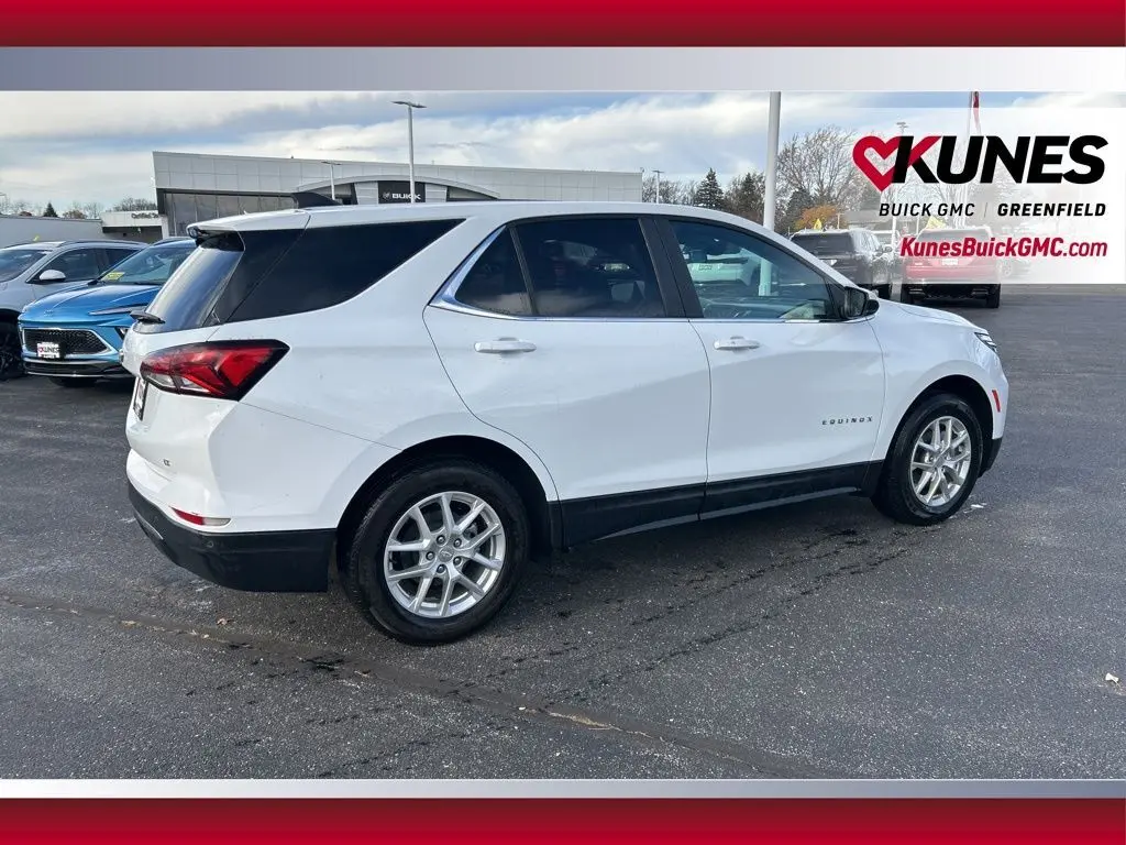 2024 Chevrolet Equinox LT photo 2
