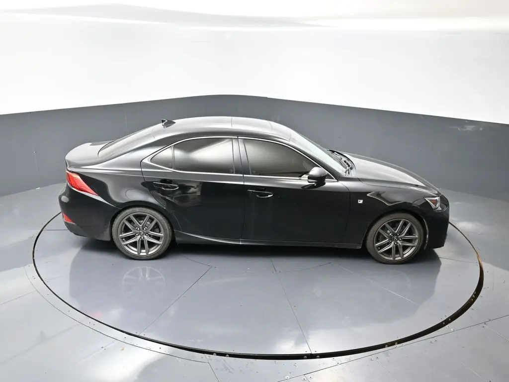 2017 Lexus IS 300 photo 10