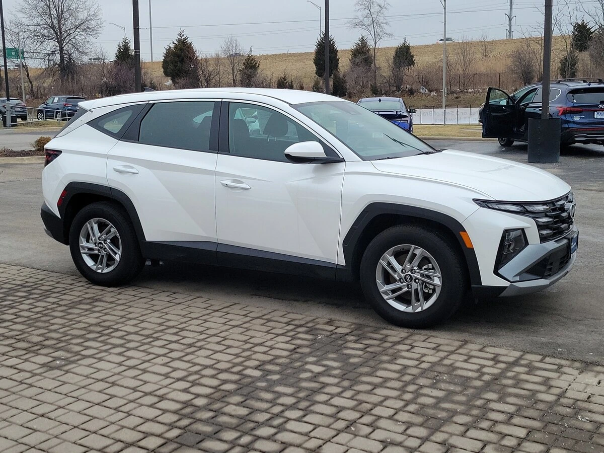 2025 Hyundai Tucson SE's photo