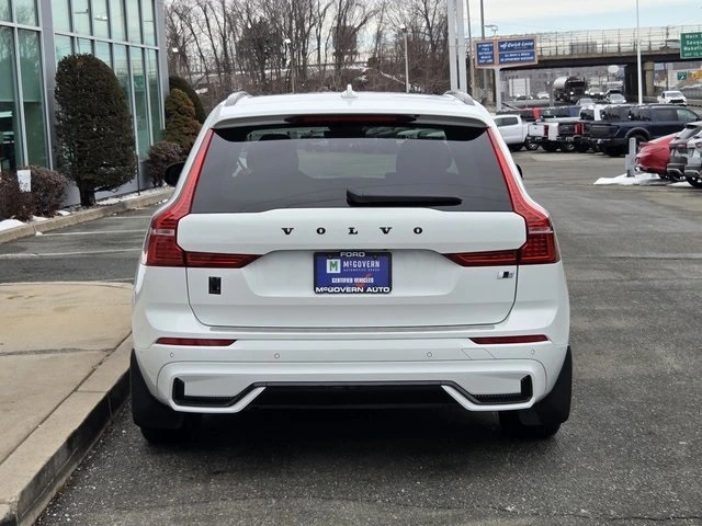 2022 Volvo - image 7