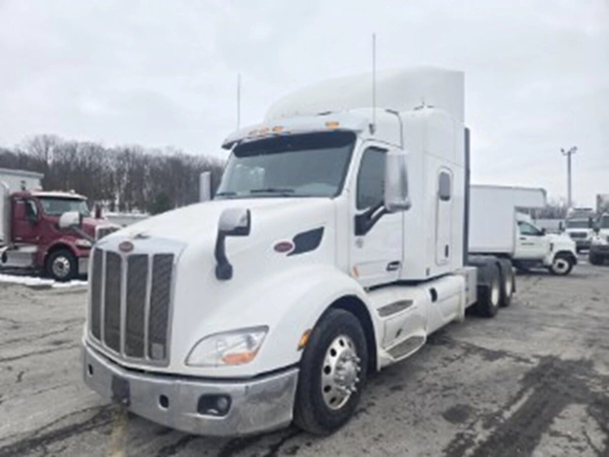 2020 Peterbilt 579 - image 1