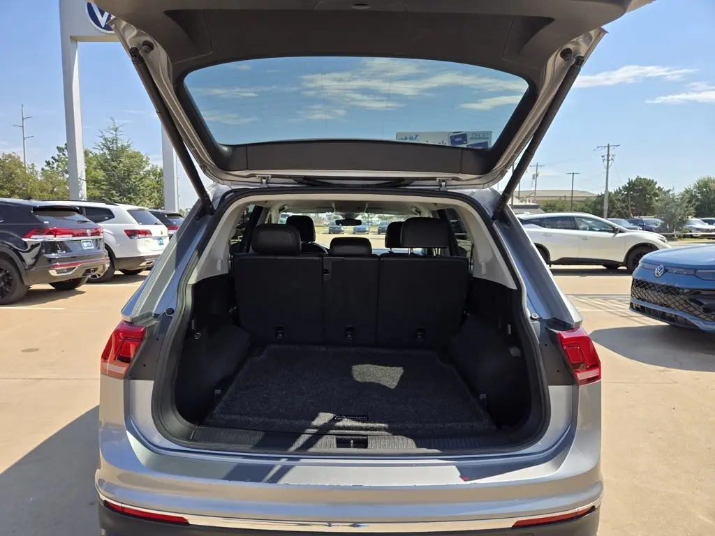 2024 Volkswagen Tiguan SE Wolfsburg Edition photo 13