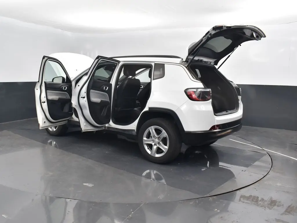 2023 Jeep Compass Latitude photo 43