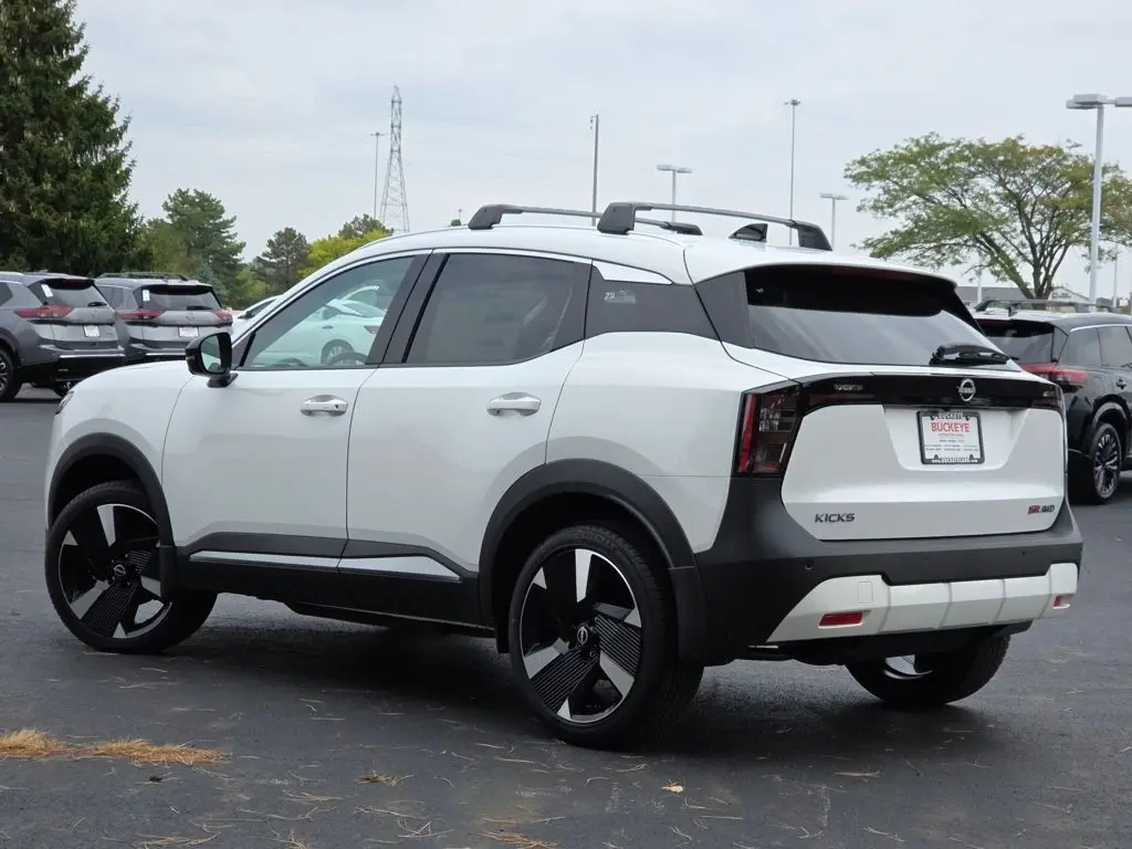 2026 Nissan Kicks SR photo 8