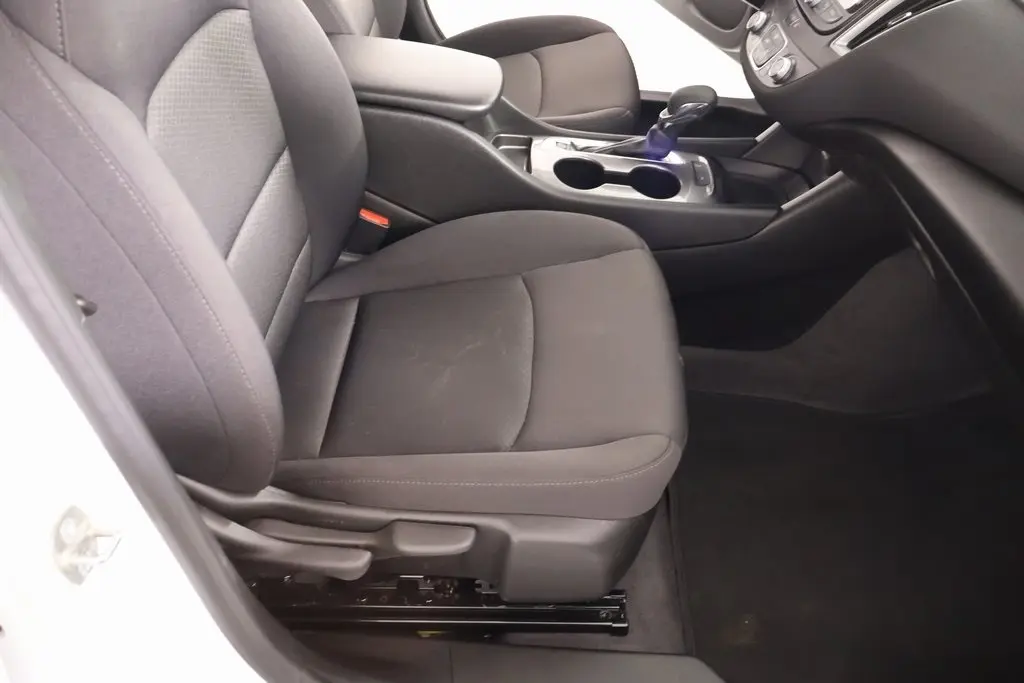 2024 Chevrolet Malibu LS photo 3