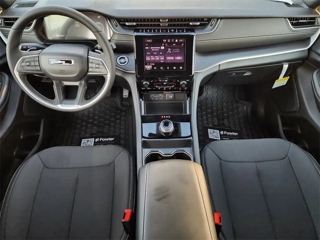 2025 Jeep Grand Cherokee Laredo photo 18