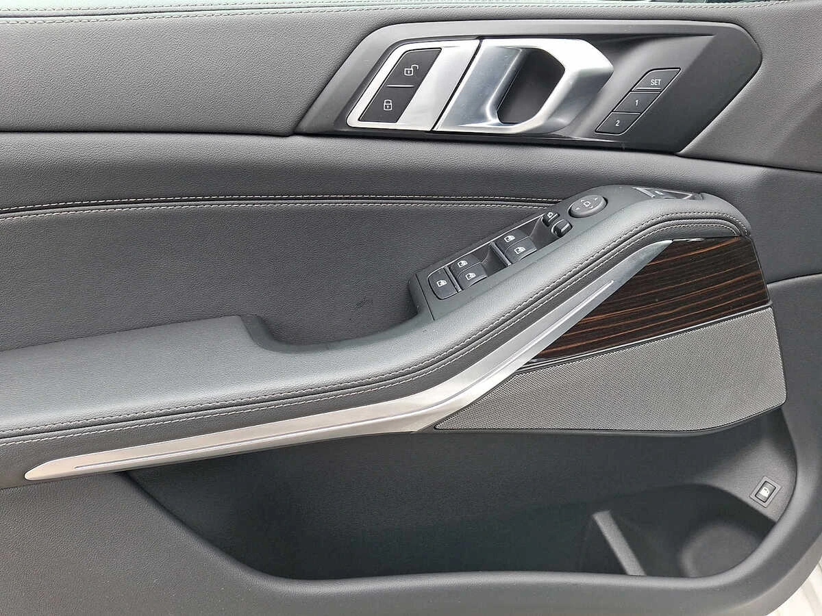 2026 BMW X5 50e - Photo 9