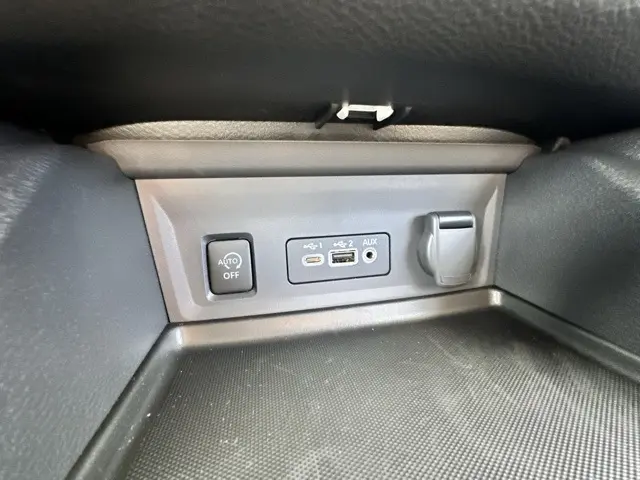 2025 Nissan Sentra SV photo 18