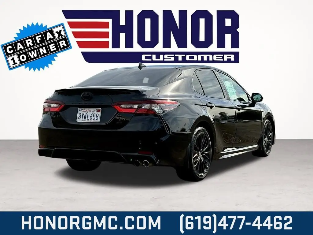 2021 Toyota Camry SE photo 3