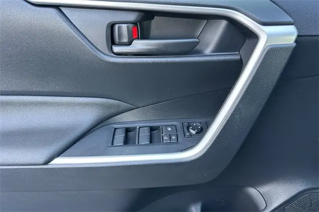 2024 Toyota RAV4 Hybrid LE photo 7