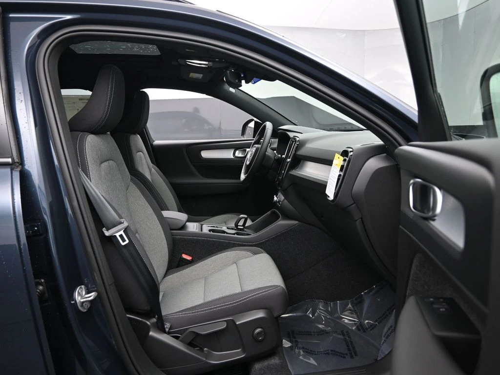 2026 Volvo - image 26