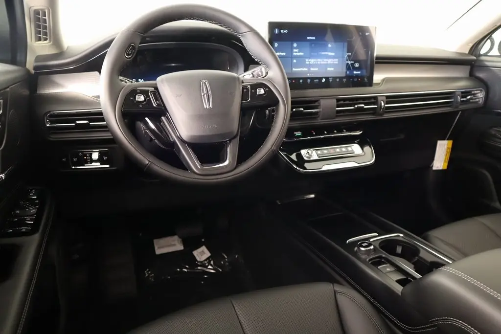 2026 Lincoln Corsair Premiere photo 2
