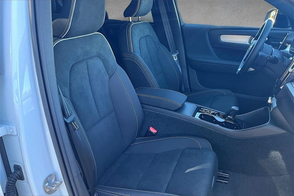 2026 Volvo - image 11