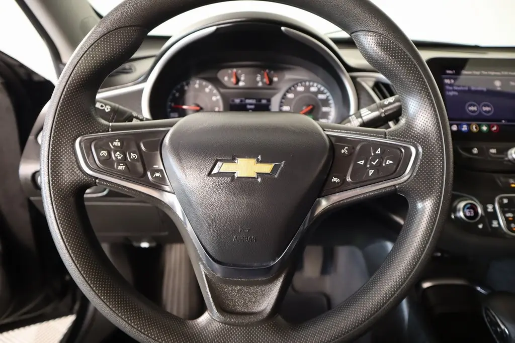 2023 Chevrolet Malibu 1LT photo 3