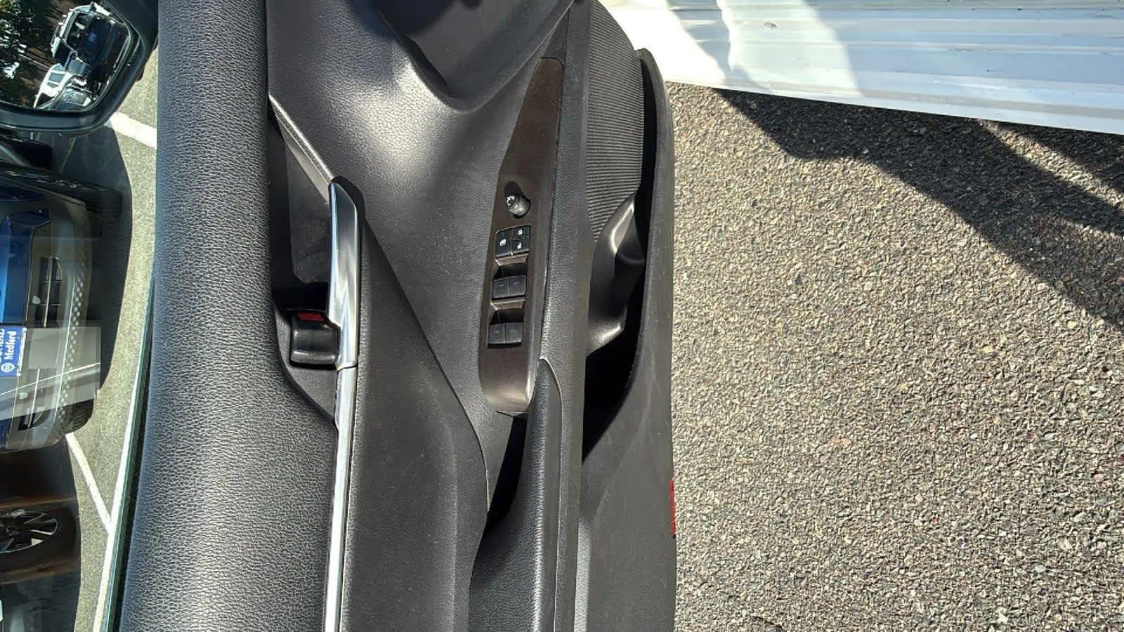 2021 Toyota Camry SE photo 11