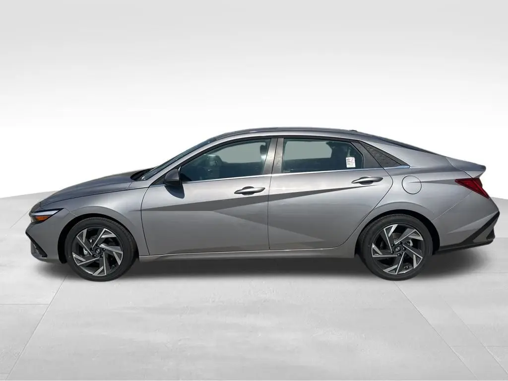 2025 Hyundai Elantra Limited photo 9