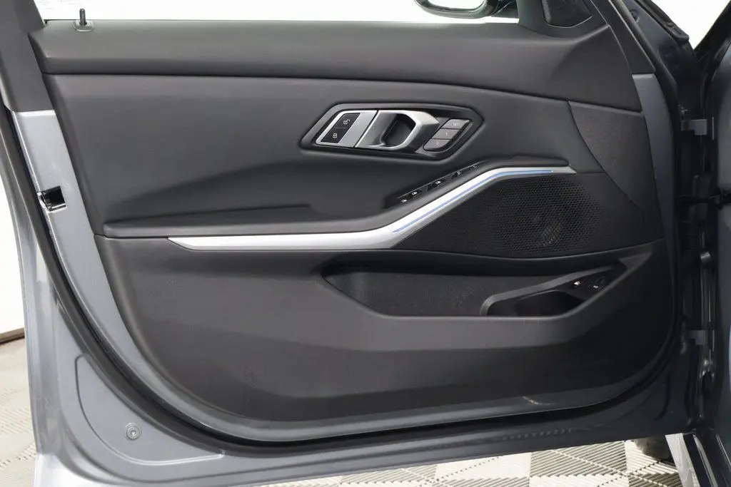 2023 Bmw 330e Sedan photo 12
