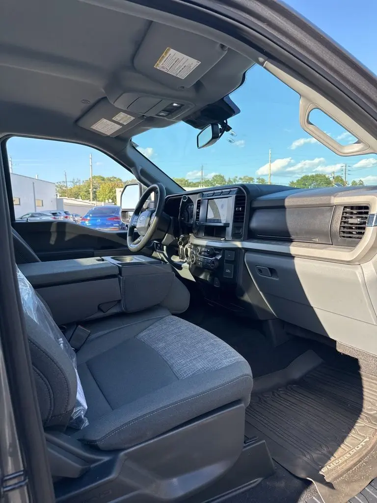 2023 Ford F-350 photo 16