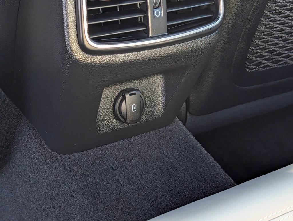 2023 GENESIS G70 Standard - Photo 13
