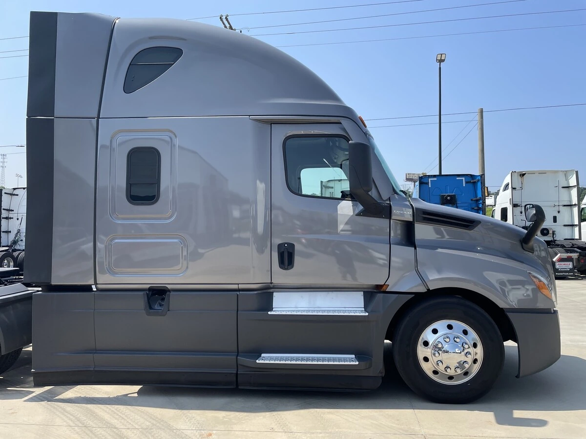 2022 Freightliner Cascadia — photo 4