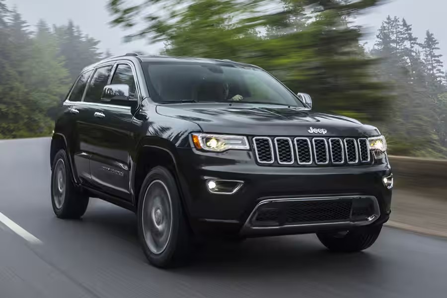 2025 Jeep Cherokee Exterior Passenger Side Front Angle