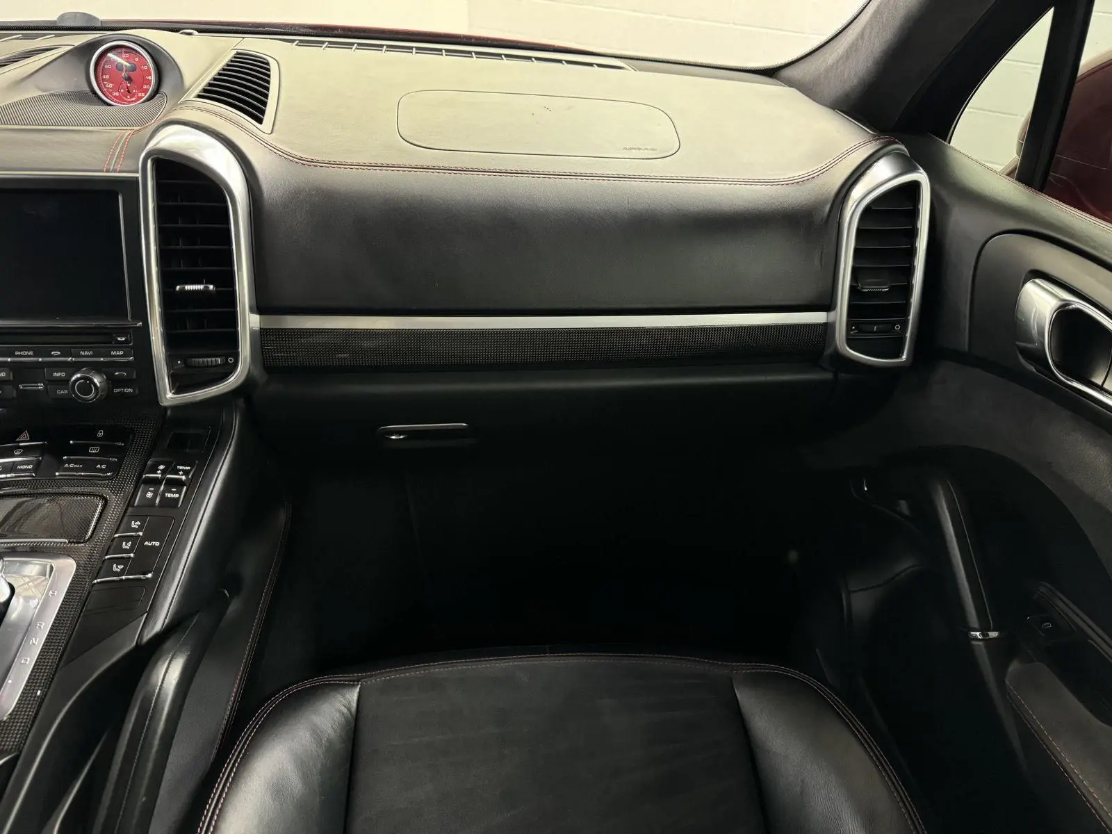 2013 Porsche Cayenne GTS photo 14