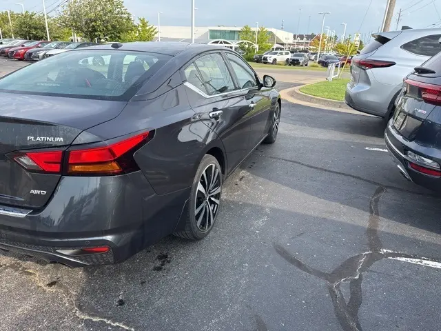 2021 Nissan Altima 2.5 Platinum photo 7