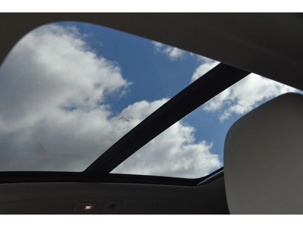 2026 Volvo - image 13