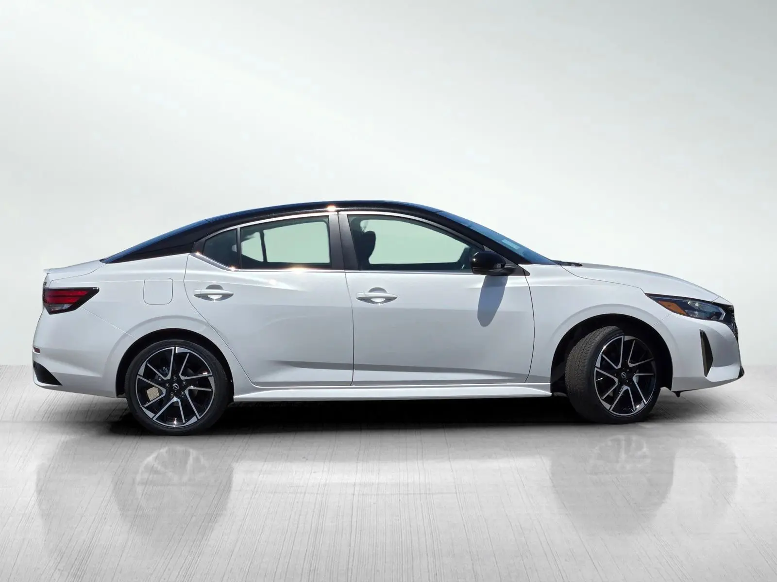 2025 Nissan Sentra SR photo 3