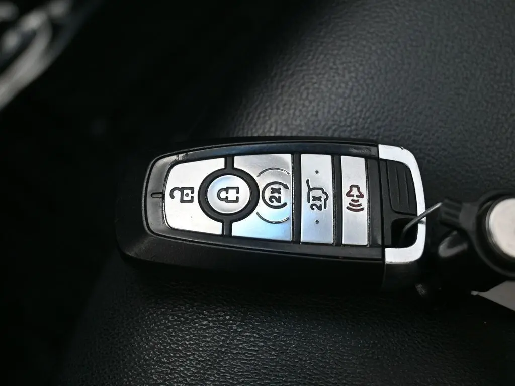 2021 Ford Edge Titanium photo 22
